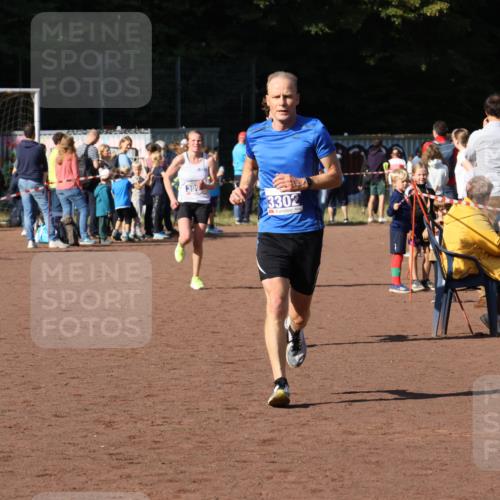 27.09.2026 - 35. Volkslauf durch das schöne Alstertal Strokosch-Dieckow http://msf.ph/oto/10582585 27.09.2026 11:16:40 Ziel 3302, 3325, 3991 meine-sportfotos.de