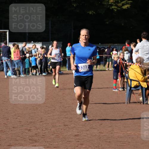 27.09.2026 - 35. Volkslauf durch das schöne Alstertal Strokosch-Dieckow http://msf.ph/oto/10582588 27.09.2026 11:16:39 Ziel 3302, 3325, 3991 meine-sportfotos.de