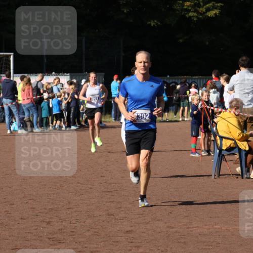 27.09.2026 - 35. Volkslauf durch das schöne Alstertal Strokosch-Dieckow http://msf.ph/oto/10582589 27.09.2026 11:16:39 Ziel 3302, 3325, 3991 meine-sportfotos.de