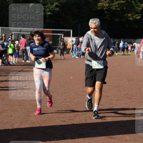 27.09.2026 - 35. Volkslauf durch das schöne Alstertal Strokosch-Dieckow http://msf.ph/oto/10582591 27.09.2026 11:16:15 Ziel 4188, 4192, 4193 meine-sportfotos.de
