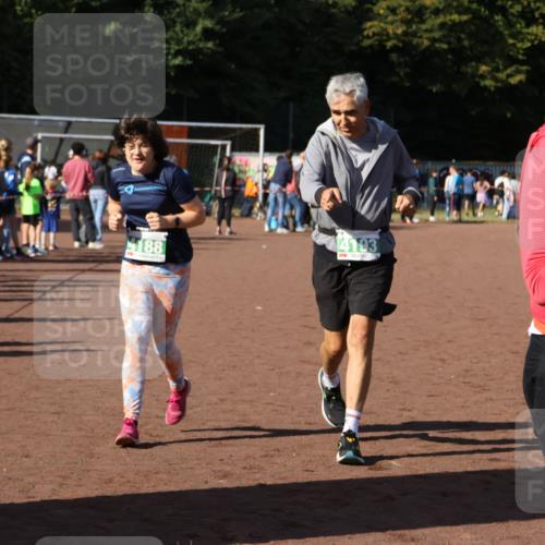 27.09.2026 - 35. Volkslauf durch das schöne Alstertal Strokosch-Dieckow http://msf.ph/oto/10582592 27.09.2026 11:16:15 Ziel 4188, 4192, 4193 meine-sportfotos.de