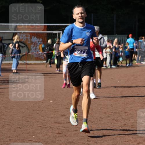 27.09.2026 - 35. Volkslauf durch das schöne Alstertal Strokosch-Dieckow http://msf.ph/oto/10582605 27.09.2026 11:16:08 Ziel 3277, 4188, 4192, 4193 meine-sportfotos.de