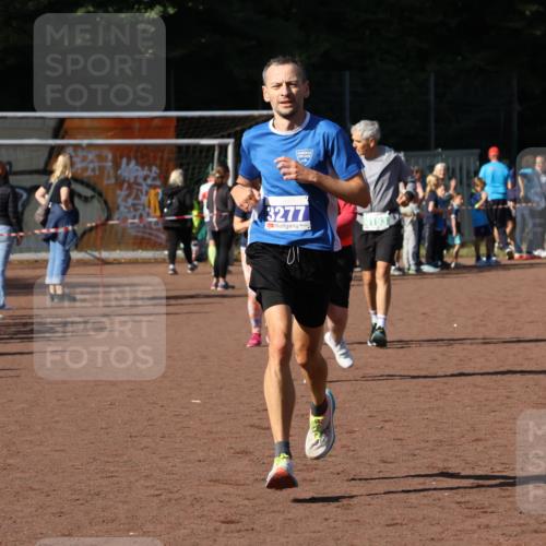 27.09.2026 - 35. Volkslauf durch das schöne Alstertal Strokosch-Dieckow http://msf.ph/oto/10582610 27.09.2026 11:16:08 Ziel 3277, 4188, 4192, 4193 meine-sportfotos.de