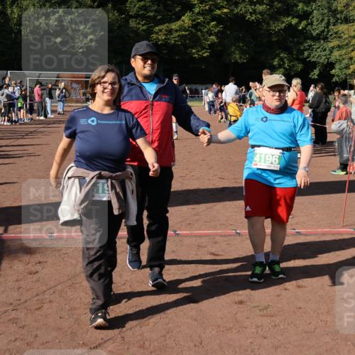 27.09.2026 - 35. Volkslauf durch das schöne Alstertal Strokosch-Dieckow http://msf.ph/oto/10582617 27.09.2026 11:15:34 Ziel 3231, 3261, 4190, 4196, 4197 meine-sportfotos.de