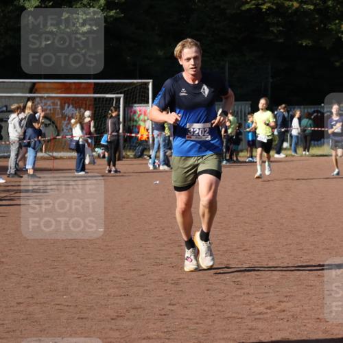 27.09.2026 - 35. Volkslauf durch das schöne Alstertal Strokosch-Dieckow http://msf.ph/oto/10582663 27.09.2026 11:14:41 Ziel 3202, 3288, 3385 meine-sportfotos.de