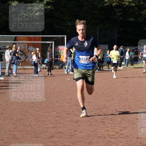 27.09.2026 - 35. Volkslauf durch das schöne Alstertal Strokosch-Dieckow http://msf.ph/oto/10582665 27.09.2026 11:14:41 Ziel 3202, 3288, 3385 meine-sportfotos.de