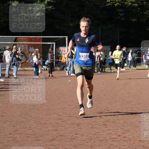27.09.2026 - 35. Volkslauf durch das schöne Alstertal Strokosch-Dieckow http://msf.ph/oto/10582667 27.09.2026 11:14:41 Ziel 3202, 3288, 3385 meine-sportfotos.de