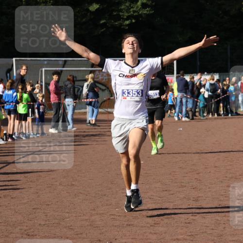 27.09.2026 - 35. Volkslauf durch das schöne Alstertal Strokosch-Dieckow http://msf.ph/oto/10582679 27.09.2026 11:14:08 Ziel 3013, 3353 meine-sportfotos.de