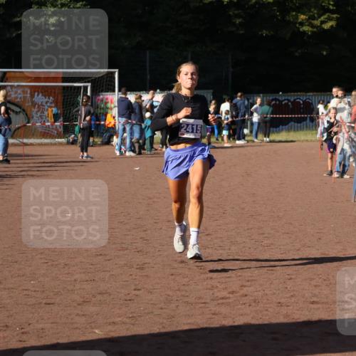 27.09.2026 - 35. Volkslauf durch das schöne Alstertal Strokosch-Dieckow http://msf.ph/oto/10582693 27.09.2026 11:13:46 Ziel 2415 meine-sportfotos.de