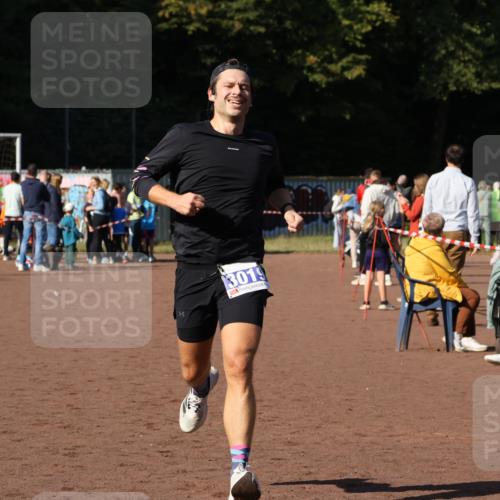 27.09.2026 - 35. Volkslauf durch das schöne Alstertal Strokosch-Dieckow http://msf.ph/oto/10582700 27.09.2026 11:13:32 Ziel 2416, 3019, 3235 meine-sportfotos.de