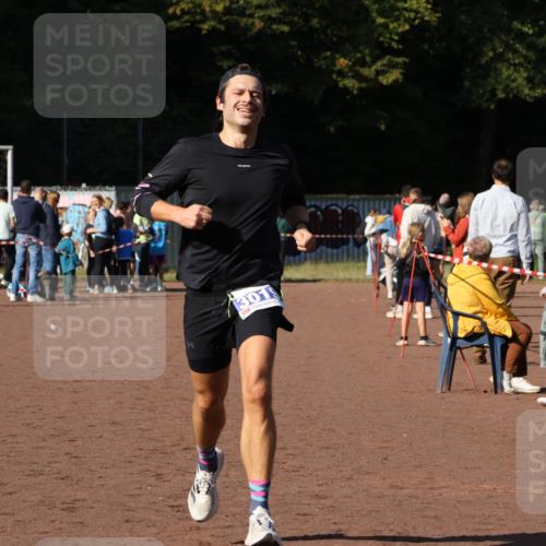 27.09.2026 - 35. Volkslauf durch das schöne Alstertal Strokosch-Dieckow http://msf.ph/oto/10582701 27.09.2026 11:13:32 Ziel 2416, 3019, 3235 meine-sportfotos.de