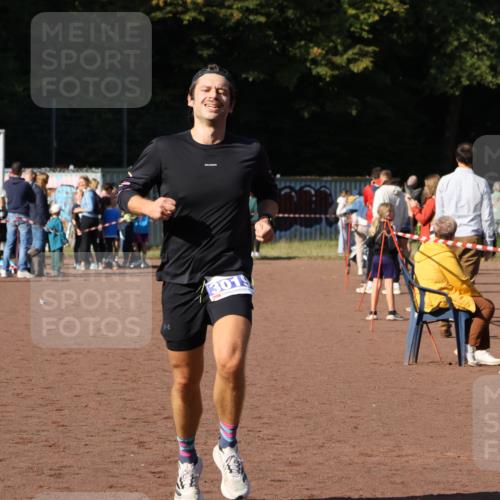27.09.2026 - 35. Volkslauf durch das schöne Alstertal Strokosch-Dieckow http://msf.ph/oto/10582702 27.09.2026 11:13:32 Ziel 2416, 3019, 3235 meine-sportfotos.de