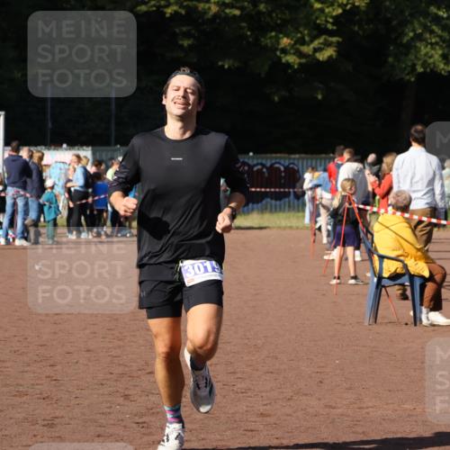 27.09.2026 - 35. Volkslauf durch das schöne Alstertal Strokosch-Dieckow http://msf.ph/oto/10582703 27.09.2026 11:13:31 Ziel 2416, 3019, 3235 meine-sportfotos.de