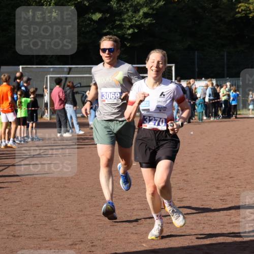 27.09.2026 - 35. Volkslauf durch das schöne Alstertal Strokosch-Dieckow http://msf.ph/oto/10582719 27.09.2026 11:13:09 Ziel 3069, 3270, 3995 meine-sportfotos.de