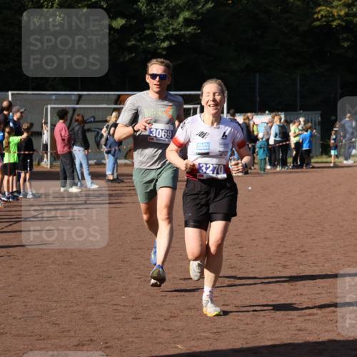 27.09.2026 - 35. Volkslauf durch das schöne Alstertal Strokosch-Dieckow http://msf.ph/oto/10582725 27.09.2026 11:13:09 Ziel 3069, 3270, 3995 meine-sportfotos.de