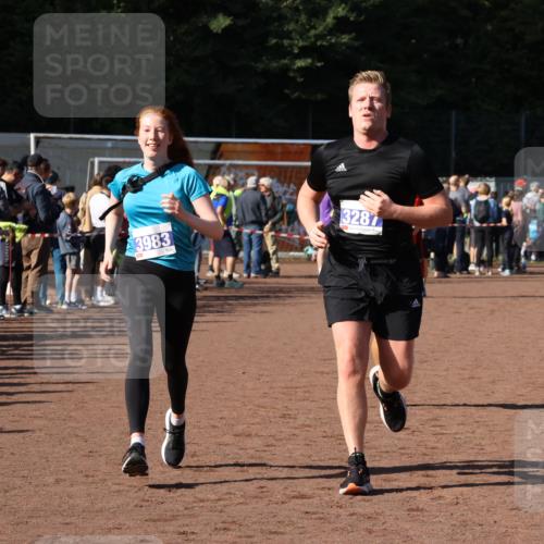 27.09.2026 - 35. Volkslauf durch das schöne Alstertal Strokosch-Dieckow http://msf.ph/oto/10582739 27.09.2026 11:28:22 Ziel 2999, 3229, 3287, 3293, 3983 meine-sportfotos.de