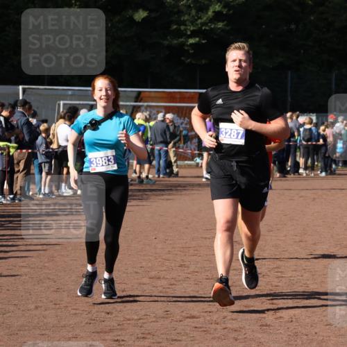 27.09.2026 - 35. Volkslauf durch das schöne Alstertal Strokosch-Dieckow http://msf.ph/oto/10582740 27.09.2026 11:28:22 Ziel 2999, 3229, 3287, 3293, 3983 meine-sportfotos.de
