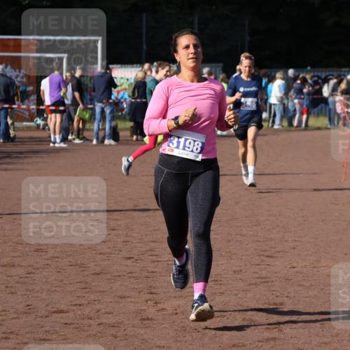 27.09.2026 - 35. Volkslauf durch das schöne Alstertal Strokosch-Dieckow http://msf.ph/oto/10582753 27.09.2026 11:28:05 Ziel 3198, 3405 meine-sportfotos.de