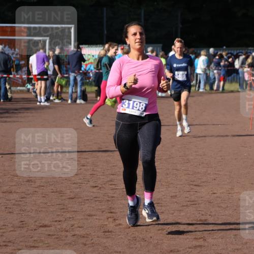 27.09.2026 - 35. Volkslauf durch das schöne Alstertal Strokosch-Dieckow http://msf.ph/oto/10582754 27.09.2026 11:28:05 Ziel 3198, 3405 meine-sportfotos.de