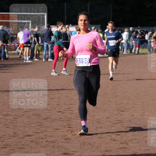 27.09.2026 - 35. Volkslauf durch das schöne Alstertal Strokosch-Dieckow http://msf.ph/oto/10582757 27.09.2026 11:28:05 Ziel 3198, 3405 meine-sportfotos.de