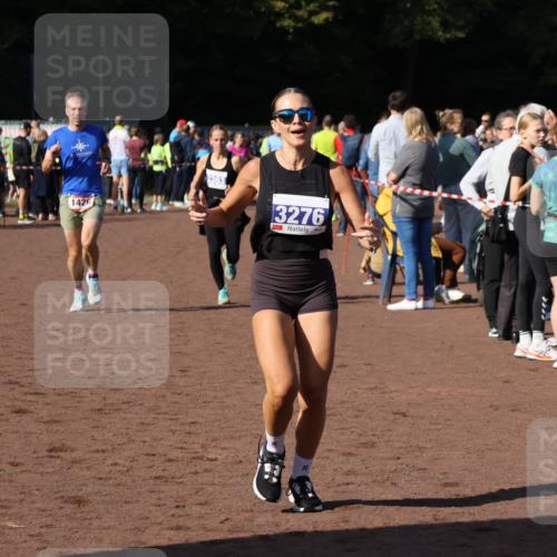 27.09.2026 - 35. Volkslauf durch das schöne Alstertal Strokosch-Dieckow http://msf.ph/oto/10582775 27.09.2026 11:32:58 Ziel 1426, 3276, 3363, 3996 meine-sportfotos.de