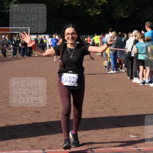 27.09.2026 - 35. Volkslauf durch das schöne Alstertal Strokosch-Dieckow http://msf.ph/oto/10582786 27.09.2026 11:32:55 Ziel 1426, 3006, 3007, 3276, 3363, 3996 meine-sportfotos.de