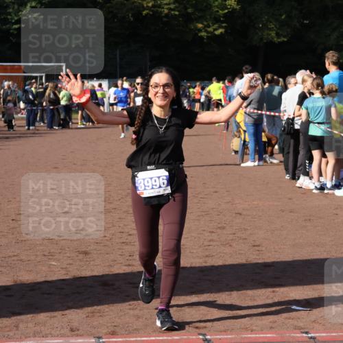 27.09.2026 - 35. Volkslauf durch das schöne Alstertal Strokosch-Dieckow http://msf.ph/oto/10582791 27.09.2026 11:32:54 Ziel 1426, 3006, 3007, 3276, 3996 meine-sportfotos.de