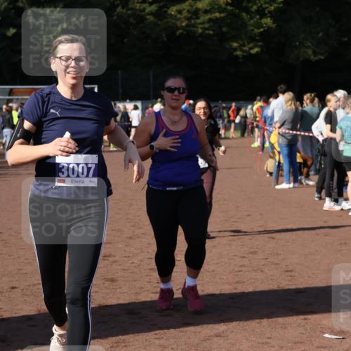 27.09.2026 - 35. Volkslauf durch das schöne Alstertal Strokosch-Dieckow http://msf.ph/oto/10582803 27.09.2026 11:32:51 Ziel 3006, 3007, 3996 meine-sportfotos.de
