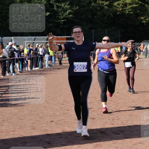 27.09.2026 - 35. Volkslauf durch das schöne Alstertal Strokosch-Dieckow http://msf.ph/oto/10582807 27.09.2026 11:32:51 Ziel 3006, 3007, 3996 meine-sportfotos.de
