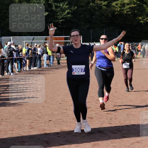 27.09.2026 - 35. Volkslauf durch das schöne Alstertal Strokosch-Dieckow http://msf.ph/oto/10582808 27.09.2026 11:32:51 Ziel 3006, 3007, 3996 meine-sportfotos.de