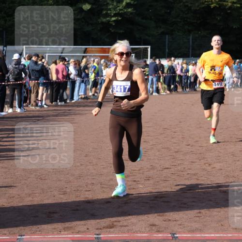 27.09.2026 - 35. Volkslauf durch das schöne Alstertal Strokosch-Dieckow http://msf.ph/oto/10582814 27.09.2026 11:27:38 Ziel 1408, 1412, 3417, 4180 meine-sportfotos.de
