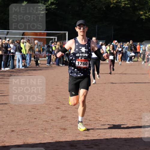 27.09.2026 - 35. Volkslauf durch das schöne Alstertal Strokosch-Dieckow http://msf.ph/oto/10582815 27.09.2026 11:32:45 Ziel 1428, 1760, 3006, 3007, 3330 meine-sportfotos.de