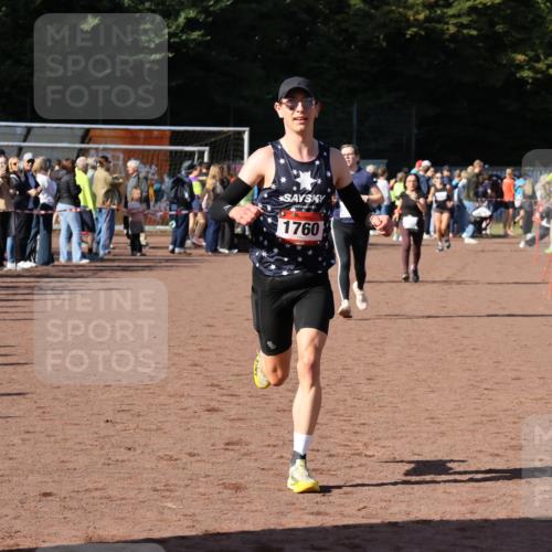 27.09.2026 - 35. Volkslauf durch das schöne Alstertal Strokosch-Dieckow http://msf.ph/oto/10582816 27.09.2026 11:32:45 Ziel 1428, 1760, 3006, 3007, 3330 meine-sportfotos.de