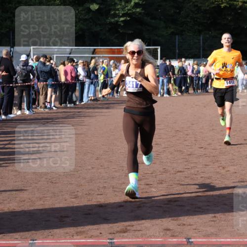 27.09.2026 - 35. Volkslauf durch das schöne Alstertal Strokosch-Dieckow http://msf.ph/oto/10582818 27.09.2026 11:27:37 Ziel 1408, 1412, 3128, 3417, 4180 meine-sportfotos.de