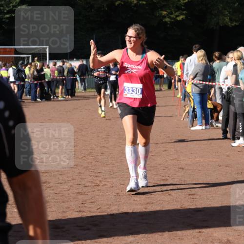 27.09.2026 - 35. Volkslauf durch das schöne Alstertal Strokosch-Dieckow http://msf.ph/oto/10582825 27.09.2026 11:32:41 Ziel 1428, 1760, 3330, 3331 meine-sportfotos.de