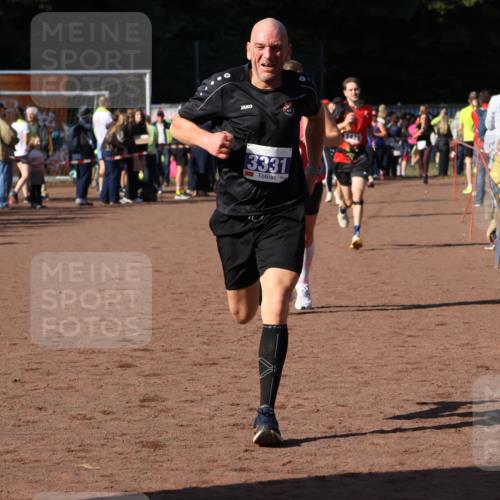27.09.2026 - 35. Volkslauf durch das schöne Alstertal Strokosch-Dieckow http://msf.ph/oto/10582830 27.09.2026 11:32:39 Ziel 1428, 1760, 3330, 3331 meine-sportfotos.de