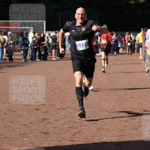27.09.2026 - 35. Volkslauf durch das schöne Alstertal Strokosch-Dieckow http://msf.ph/oto/10582836 27.09.2026 11:32:38 Ziel 1428, 1760, 3330, 3331 meine-sportfotos.de