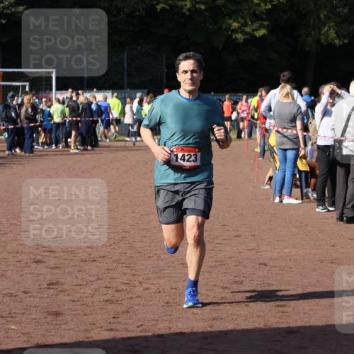 27.09.2026 - 35. Volkslauf durch das schöne Alstertal Strokosch-Dieckow http://msf.ph/oto/10582842 27.09.2026 11:32:25 Ziel 1423, 3256 meine-sportfotos.de