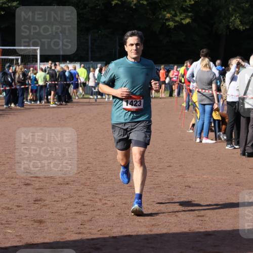 27.09.2026 - 35. Volkslauf durch das schöne Alstertal Strokosch-Dieckow http://msf.ph/oto/10582844 27.09.2026 11:32:25 Ziel 1423, 3256 meine-sportfotos.de