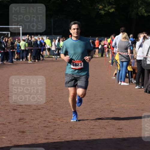 27.09.2026 - 35. Volkslauf durch das schöne Alstertal Strokosch-Dieckow http://msf.ph/oto/10582847 27.09.2026 11:32:24 Ziel 1423, 3256 meine-sportfotos.de