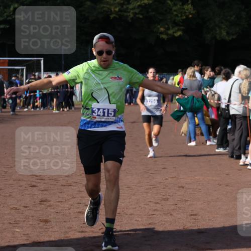 27.09.2026 - 35. Volkslauf durch das schöne Alstertal Strokosch-Dieckow http://msf.ph/oto/10582860 27.09.2026 11:32:17 Ziel 1423, 2314, 3256, 3369, 3415 meine-sportfotos.de