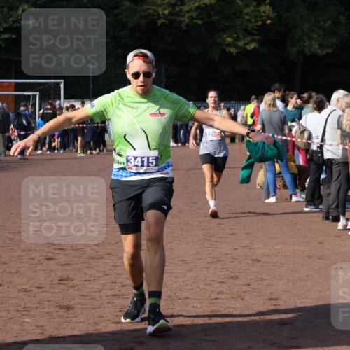 27.09.2026 - 35. Volkslauf durch das schöne Alstertal Strokosch-Dieckow http://msf.ph/oto/10582863 27.09.2026 11:32:17 Ziel 1423, 2314, 3256, 3369, 3415 meine-sportfotos.de