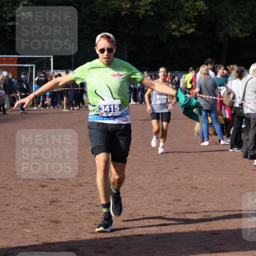 27.09.2026 - 35. Volkslauf durch das schöne Alstertal Strokosch-Dieckow http://msf.ph/oto/10582866 27.09.2026 11:32:17 Ziel 1423, 2314, 3256, 3369, 3415 meine-sportfotos.de