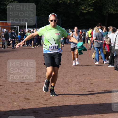 27.09.2026 - 35. Volkslauf durch das schöne Alstertal Strokosch-Dieckow http://msf.ph/oto/10582871 27.09.2026 11:32:17 Ziel 1423, 2314, 3256, 3369, 3415 meine-sportfotos.de