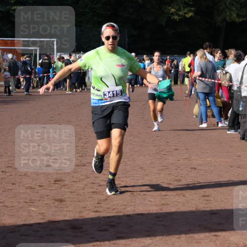 27.09.2026 - 35. Volkslauf durch das schöne Alstertal Strokosch-Dieckow http://msf.ph/oto/10582873 27.09.2026 11:32:17 Ziel 1423, 2314, 3256, 3369, 3415 meine-sportfotos.de