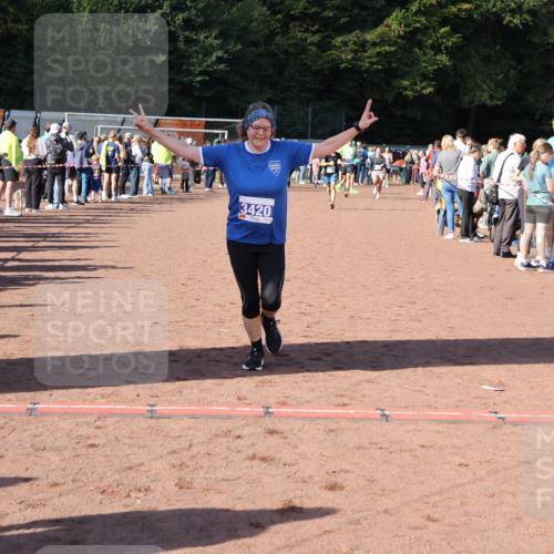 27.09.2026 - 35. Volkslauf durch das schöne Alstertal Strokosch-Dieckow http://msf.ph/oto/10582889 27.09.2026 11:32:06 Ziel 2142, 2314, 3369, 3420 meine-sportfotos.de