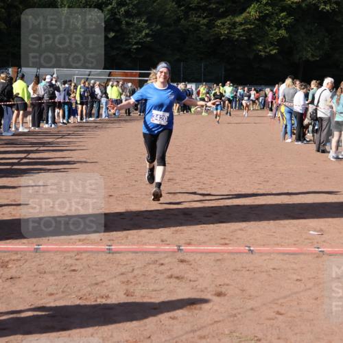 27.09.2026 - 35. Volkslauf durch das schöne Alstertal Strokosch-Dieckow http://msf.ph/oto/10582898 27.09.2026 11:32:05 Ziel 2142, 3369, 3420 meine-sportfotos.de