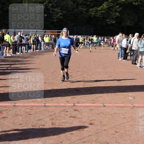 27.09.2026 - 35. Volkslauf durch das schöne Alstertal Strokosch-Dieckow http://msf.ph/oto/10582900 27.09.2026 11:32:05 Ziel 2142, 3369, 3420 meine-sportfotos.de