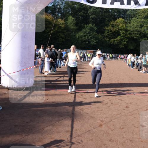 27.09.2026 - 35. Volkslauf durch das schöne Alstertal Strokosch-Dieckow http://msf.ph/oto/10582919 27.09.2026 11:31:54 Ziel 2216, 3214, 3370, 3951, 3960 meine-sportfotos.de