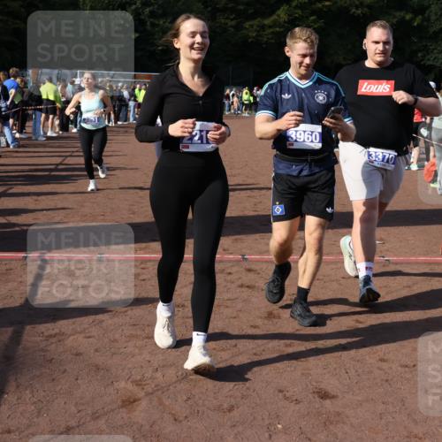 27.09.2026 - 35. Volkslauf durch das schöne Alstertal Strokosch-Dieckow http://msf.ph/oto/10582929 27.09.2026 11:31:52 Ziel 1417, 2216, 3214, 3370, 3951, 3960 meine-sportfotos.de
